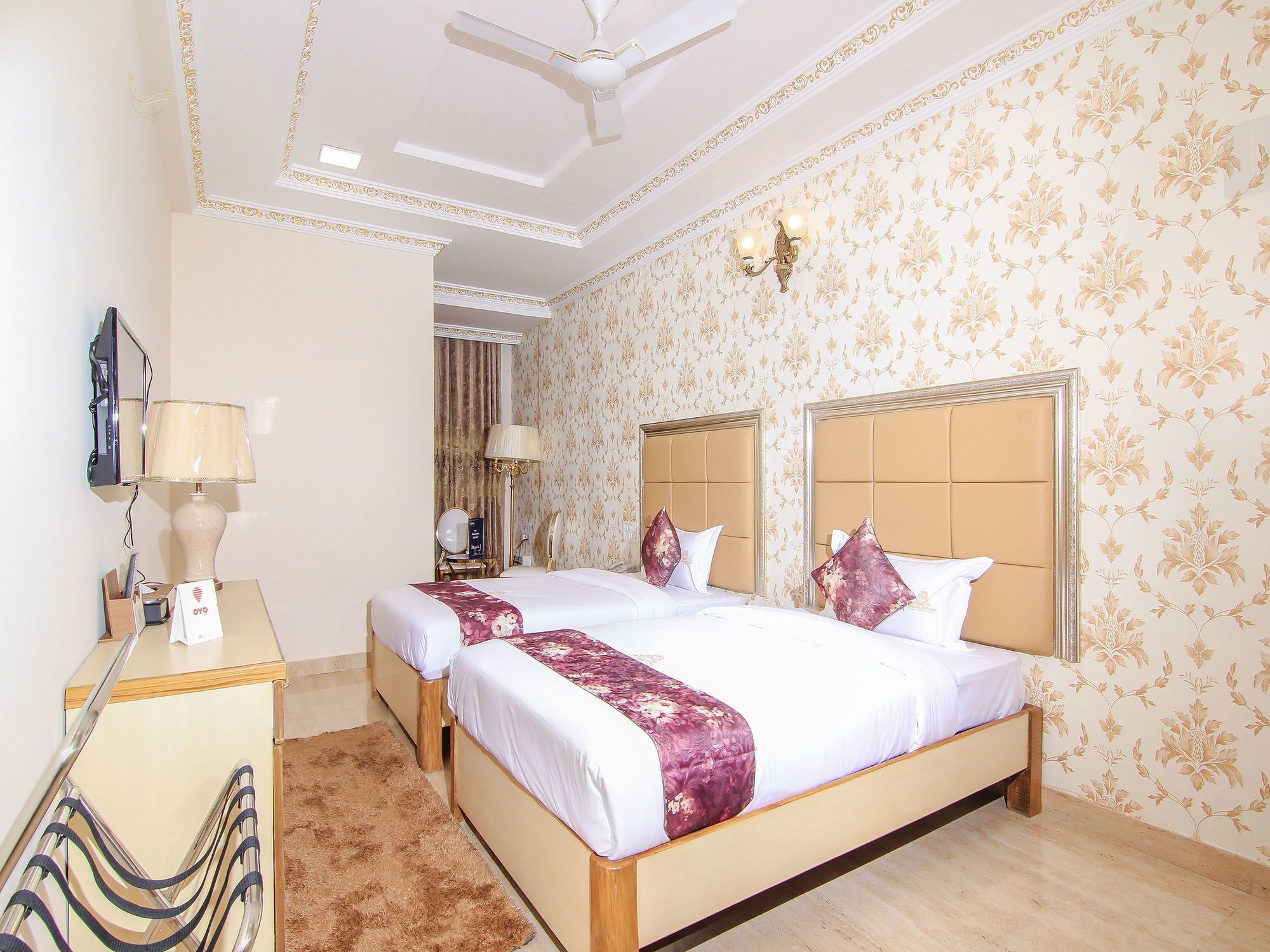 Hotel Oyo 11956 Galaxy Grand Lucknow Exterior foto